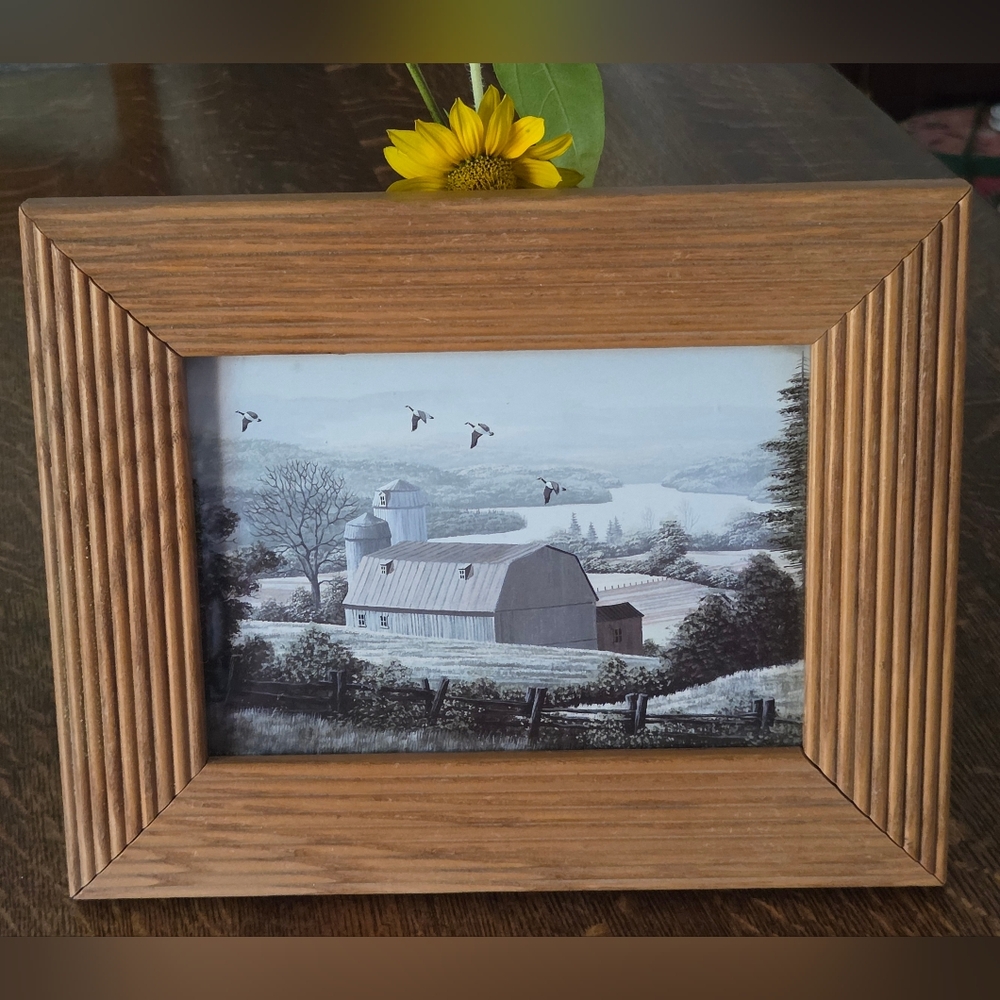Vintage Rustic Brown Grooved 10" x 7 3/4" Wooden Wall Hanging Picture Frame